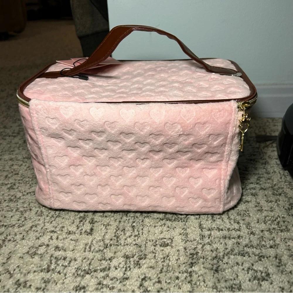 NWT Juicy Couture Baby Pink Velour Heart Print Zip-Up Cosmetic Travel Bag